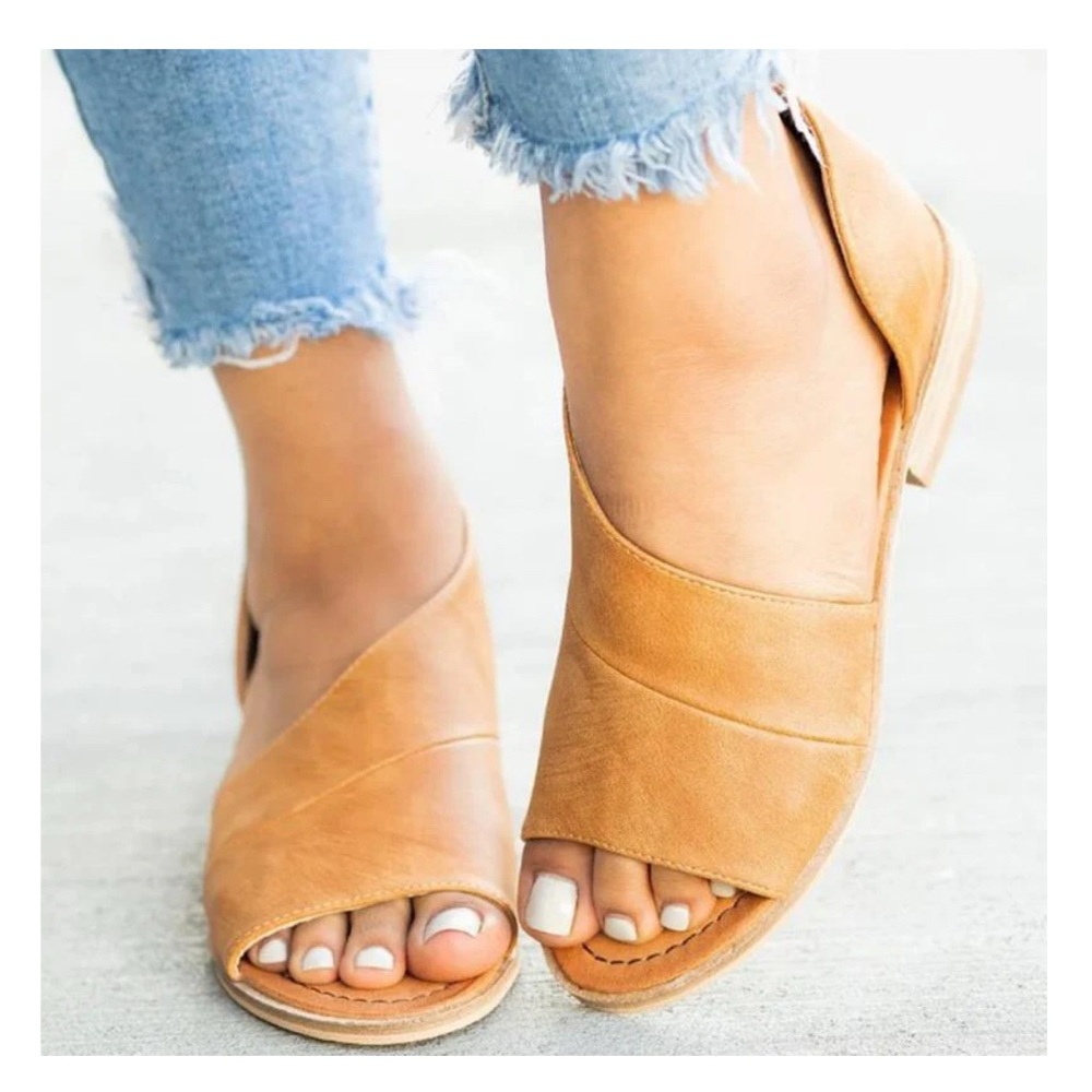 NWT Sole Society Light Tan Cut Out Flats, Low Heel Sandals